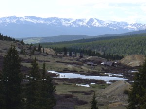 DSC03374 Some old mining buildings and equipment